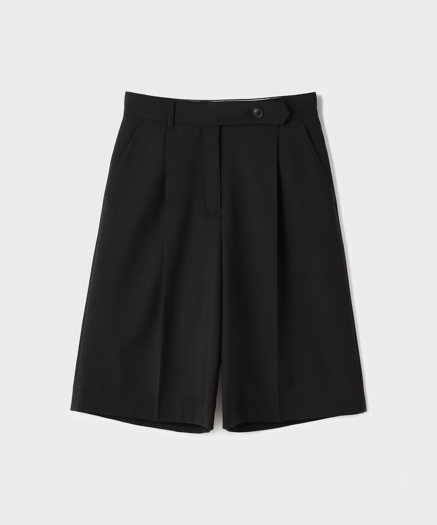 スーツ地ハーフパンツ